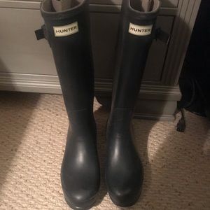 Hunter Boots navy size 11, wide calf